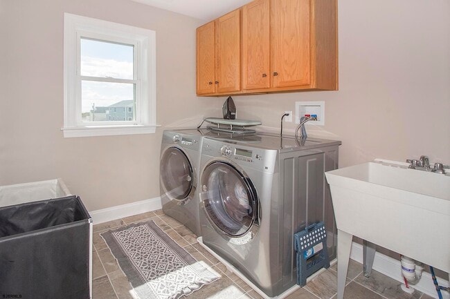 Building Photo - 352 31st St S