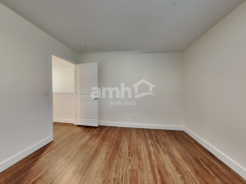 Building Photo - 6106 W Haleh Ave