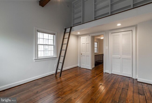 Building Photo - 511 Wilkes St