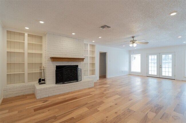 Building Photo - 12910 Shady Knoll Ln