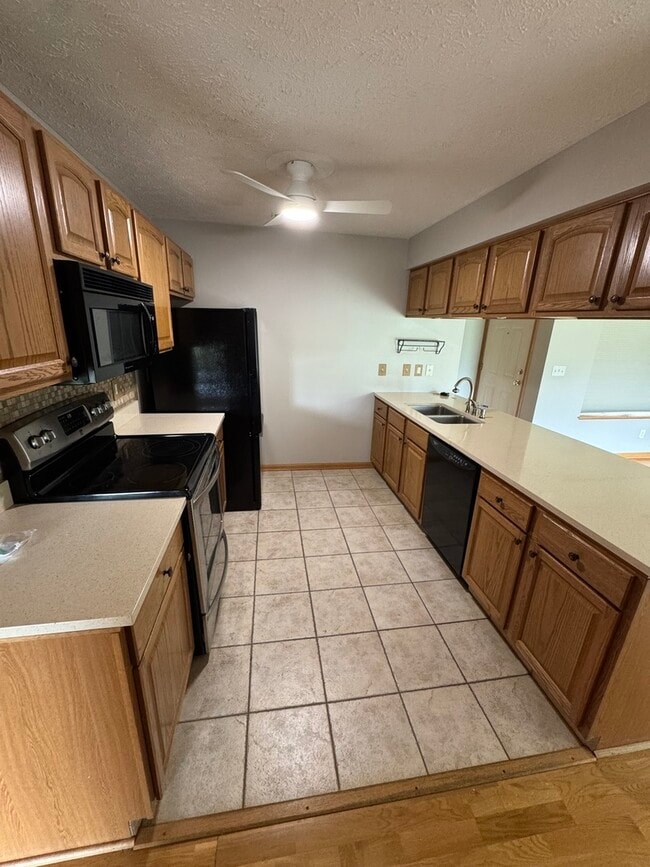 Building Photo - 921 Kelly Ln