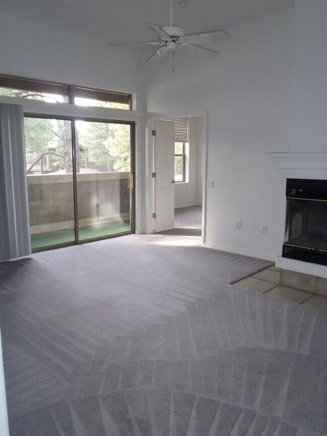 Building Photo - COMING SOON! 2-Bedroom, 2-Bathroom Summit ...