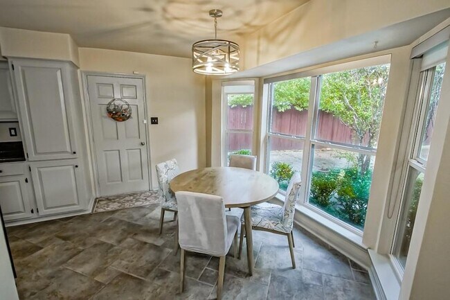 Building Photo - 131 Kingston Dr