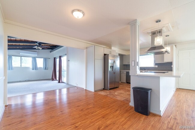 Building Photo - Rarely Available 3BA/2BA/2 Pkg SF in Aiea ...