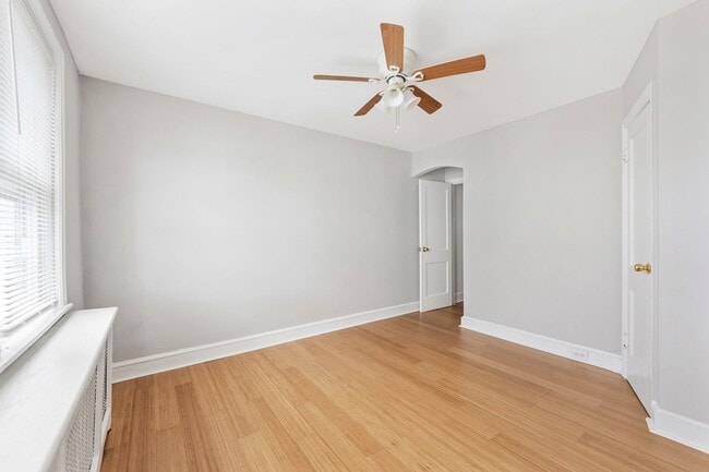 Building Photo - ???UPDATED 3 BEDROOMS AND 1BATH HOME WITH ...