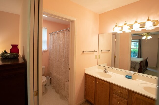 Building Photo - ***MONTREAT SCHOOL YEAR RENTAL***