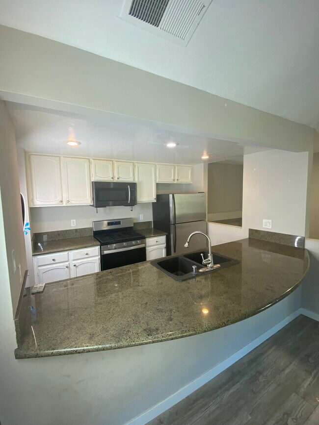 Building Photo - 355 Windy Ln