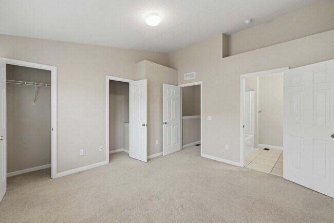 Building Photo - FREE DECEMBER**Beautiful 2 Bd 2 1/2 bath Corner unit in Wynchase!!NO APPLICATION FEES