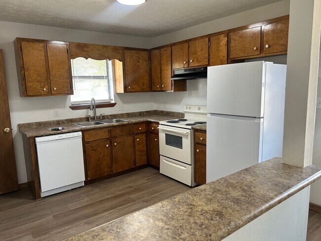 Building Photo - 125/127 Deer Creek Dr