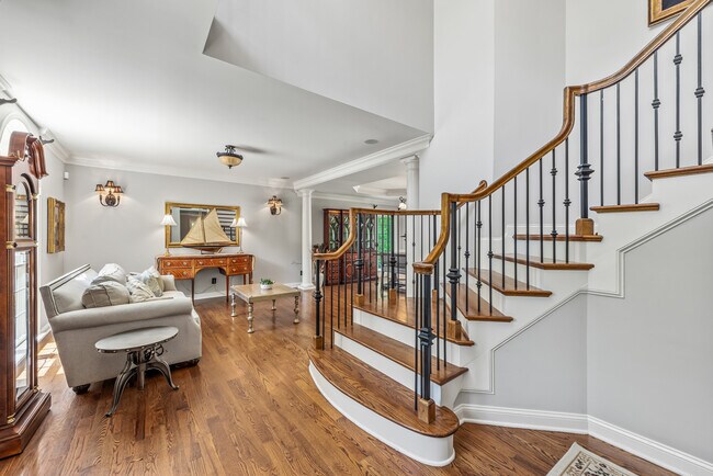 Building Photo - 405 Pondview Ct