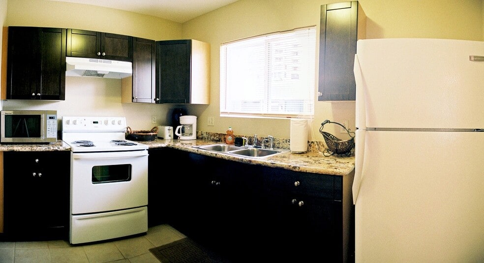 kitchen - 2214 Aloha Dr