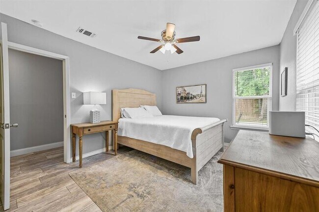 Building Photo - 6209 Calmont Ave