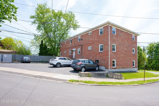 Building Photo - 35 McAlpin St