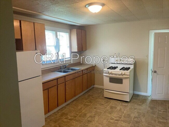 Building Photo - 1341 S Delphos St