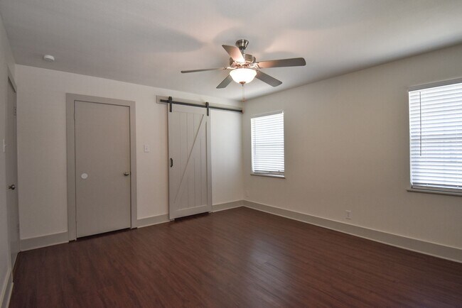 Building Photo - Lease Takeover Opportunity Available! 3 Be...