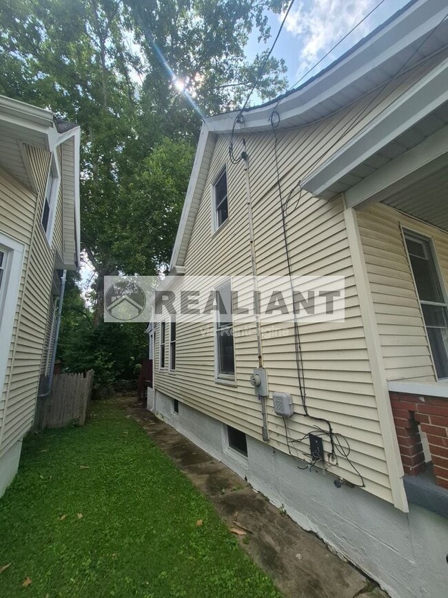 Building Photo - 4516 Huntington Ave