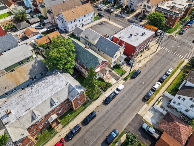 Building Photo - 1329 Alina St