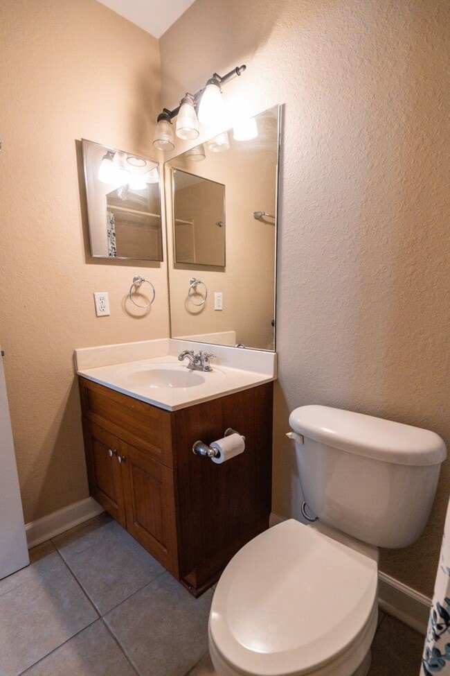 Building Photo - Super cute 3 Bedroom/3Bathroom Townhome in...