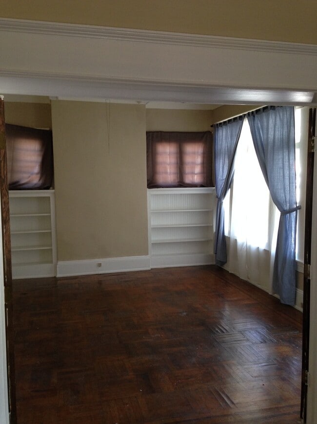 Building Photo - 2BD/2BTH Home with FLEX SPACE Available with Off Street Parking