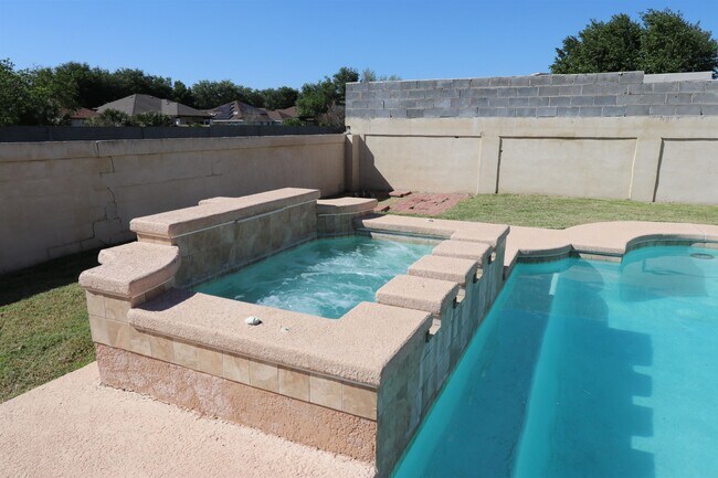 Building Photo - 10514 Winrock Dr