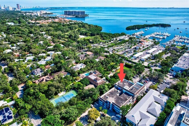 Building Photo - 2539 S Bayshore Dr
