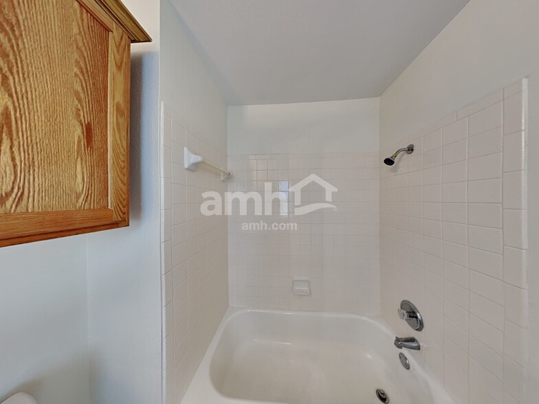 Building Photo - 2848 Deerfern Ln