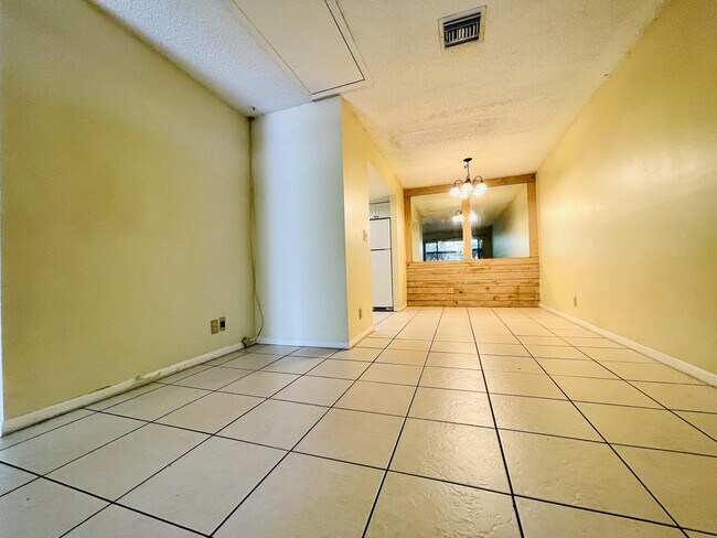Building Photo - 3096 Collin Dr