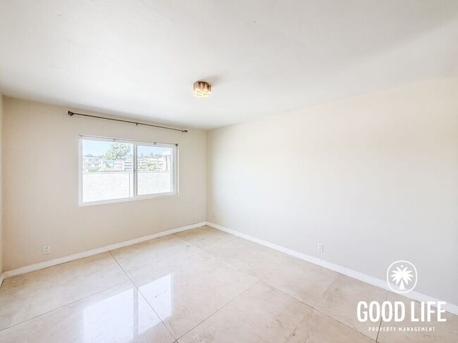 Building Photo - 6120 Decena Dr