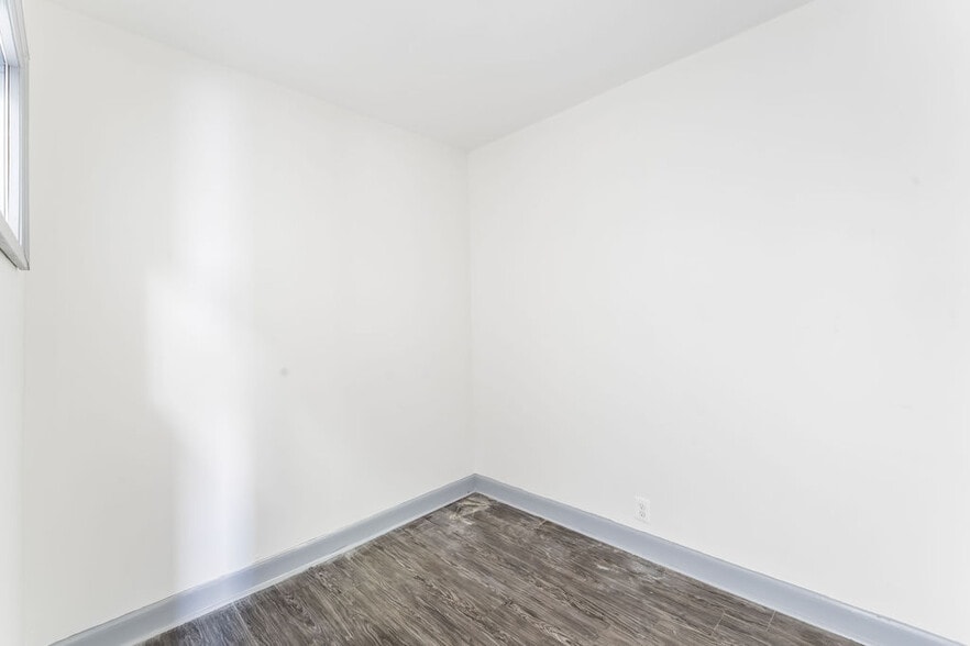 Building Photo - 549 9th St