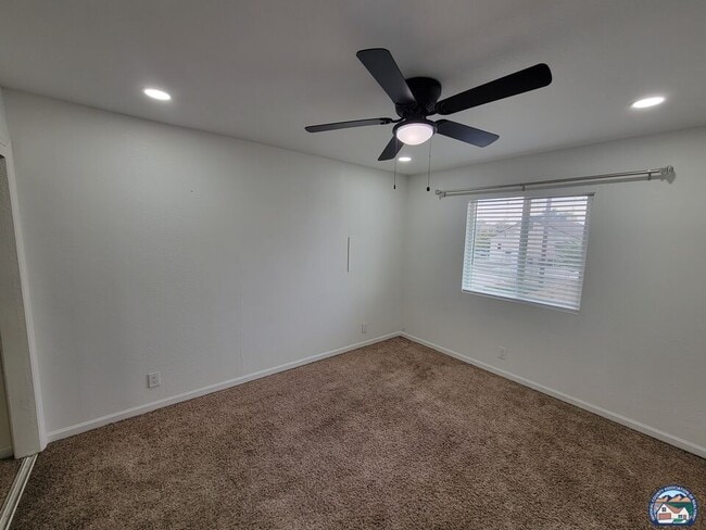 Building Photo - 839 W Orange Ave