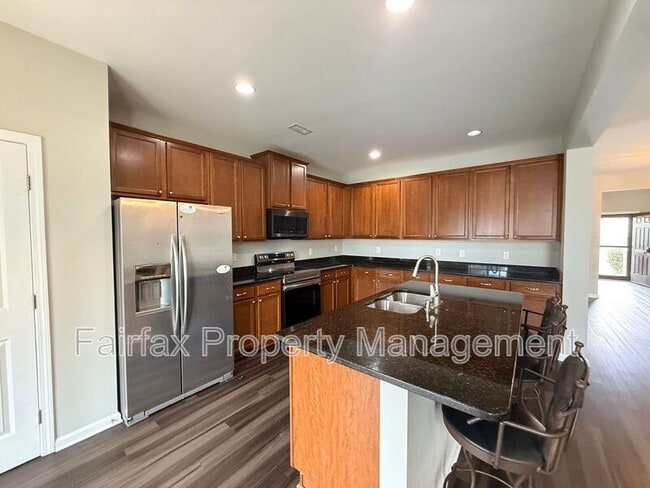 Building Photo - 127 Rosebud Ln