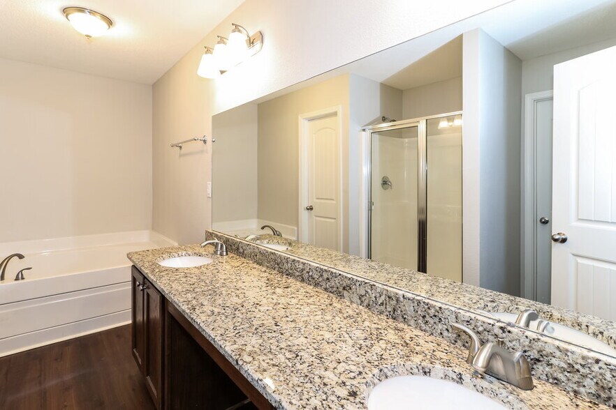 Building Photo - 9999 Chariden Dr