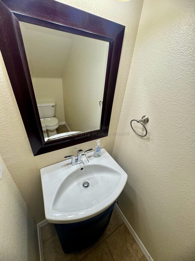 Building Photo - Spacious 2-Bedroom Condo in Rancho Bernard...