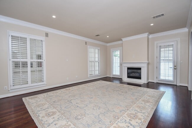 Building Photo - 2124 Nantucket Dr