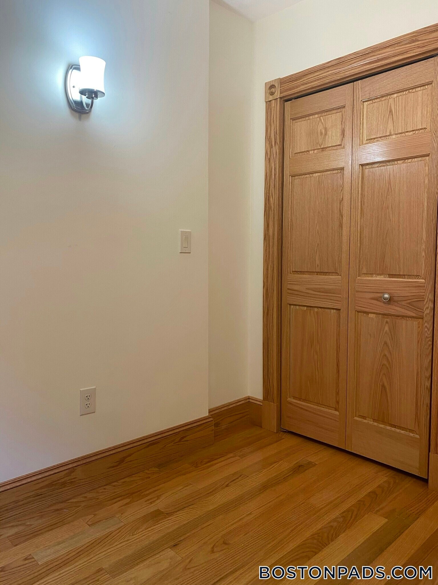 Building Photo - 46 Garden St