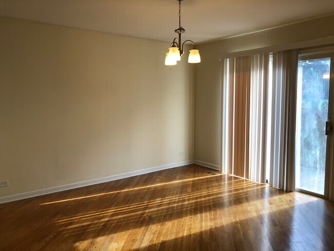 Building Photo - 611 Arrowwood Ct
