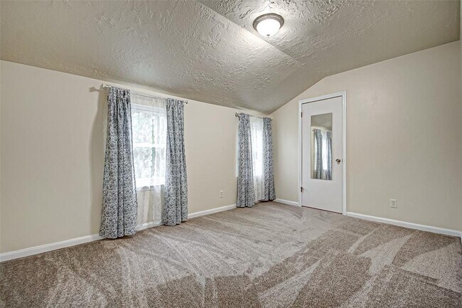 Building Photo - 9623 Philmont Dr