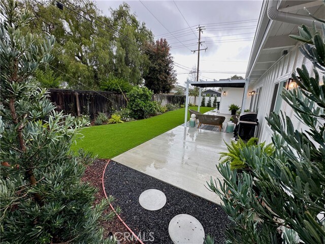 Building Photo - 1745 Paloma Dr