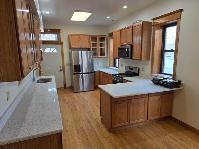 Kitchen - 1204 N Kedzie Ave