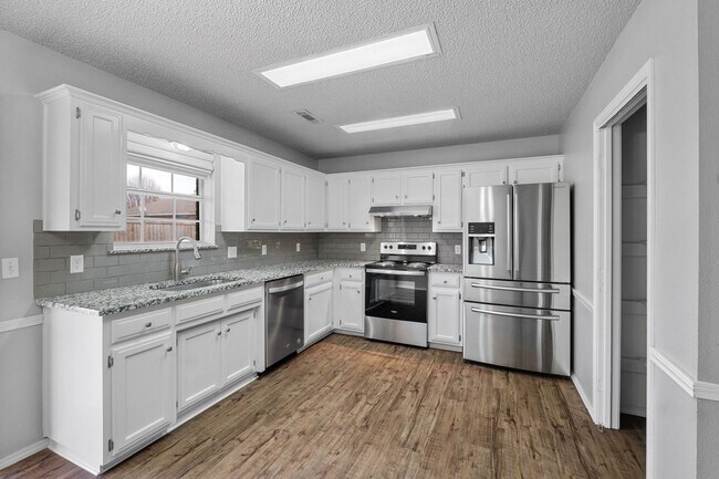 Building Photo - Modern 3-Bedroom Home with Open Kitchen & Fenced Yard