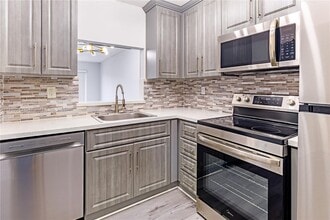 Building Photo - 365 NE 125th St