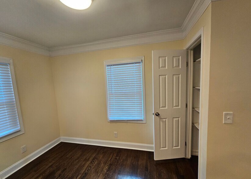 Building Photo - 276 Frasier St SE