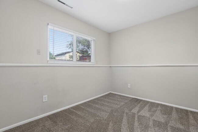 Building Photo - 2390 Middleton Ct