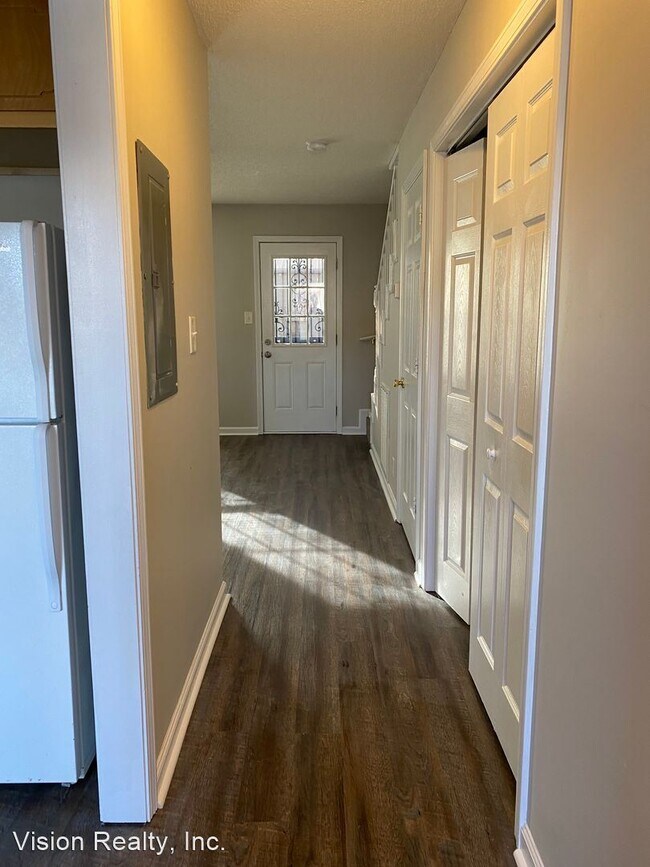 Building Photo - 2 br, 1.5 bath House - 205 Tree Line Dr