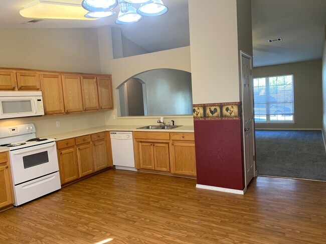 Building Photo - Gorgeous 3 Bed / 2 Bath Home in Fort Smith...