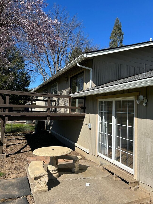 Building Photo - 2883 W Griffin Creek Rd