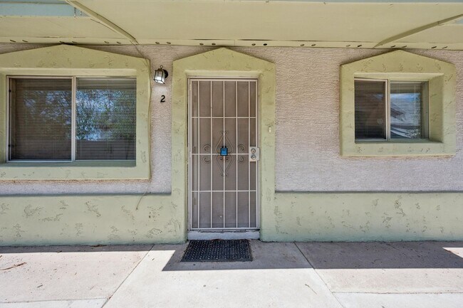 Building Photo - 2133 W Adams St