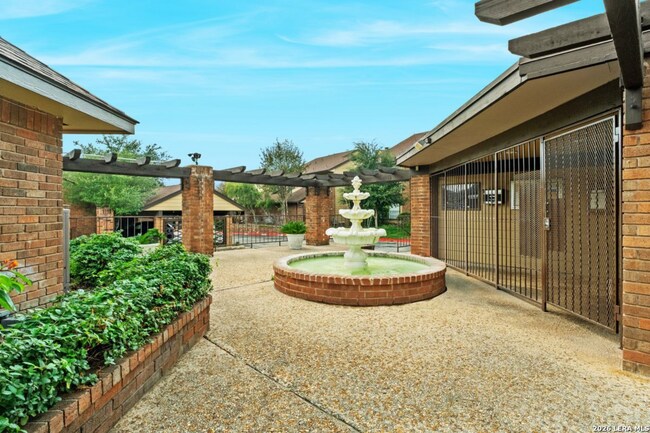 Building Photo - 3605 Hidden Dr