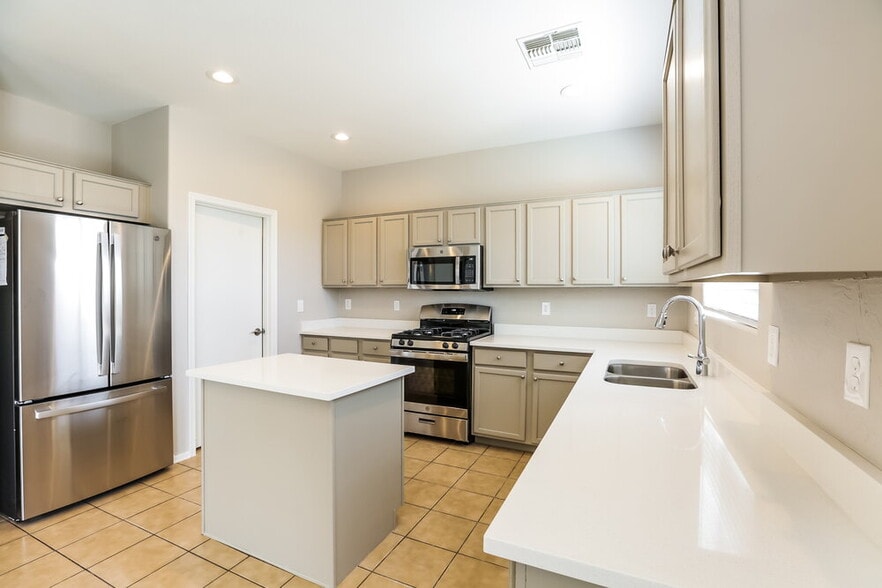 Building Photo - 6409 S 69th Glen