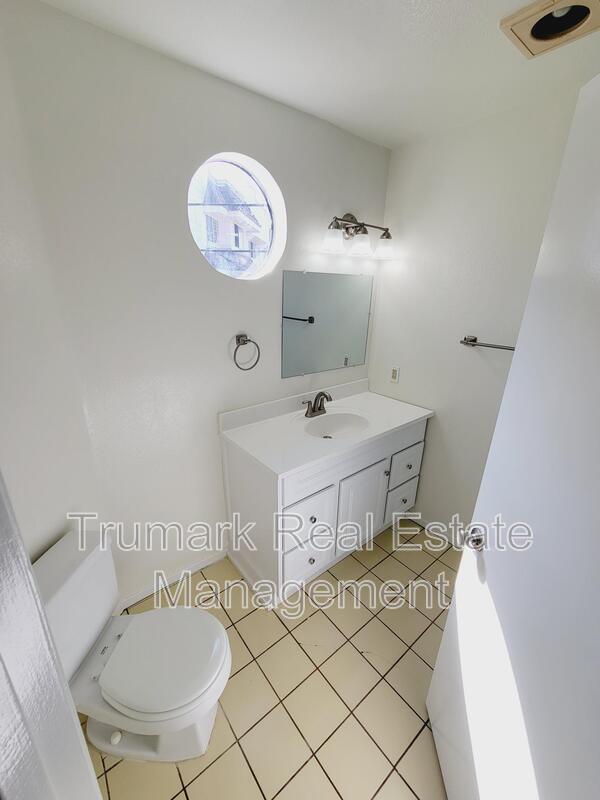 Building Photo - 416 W Milford St